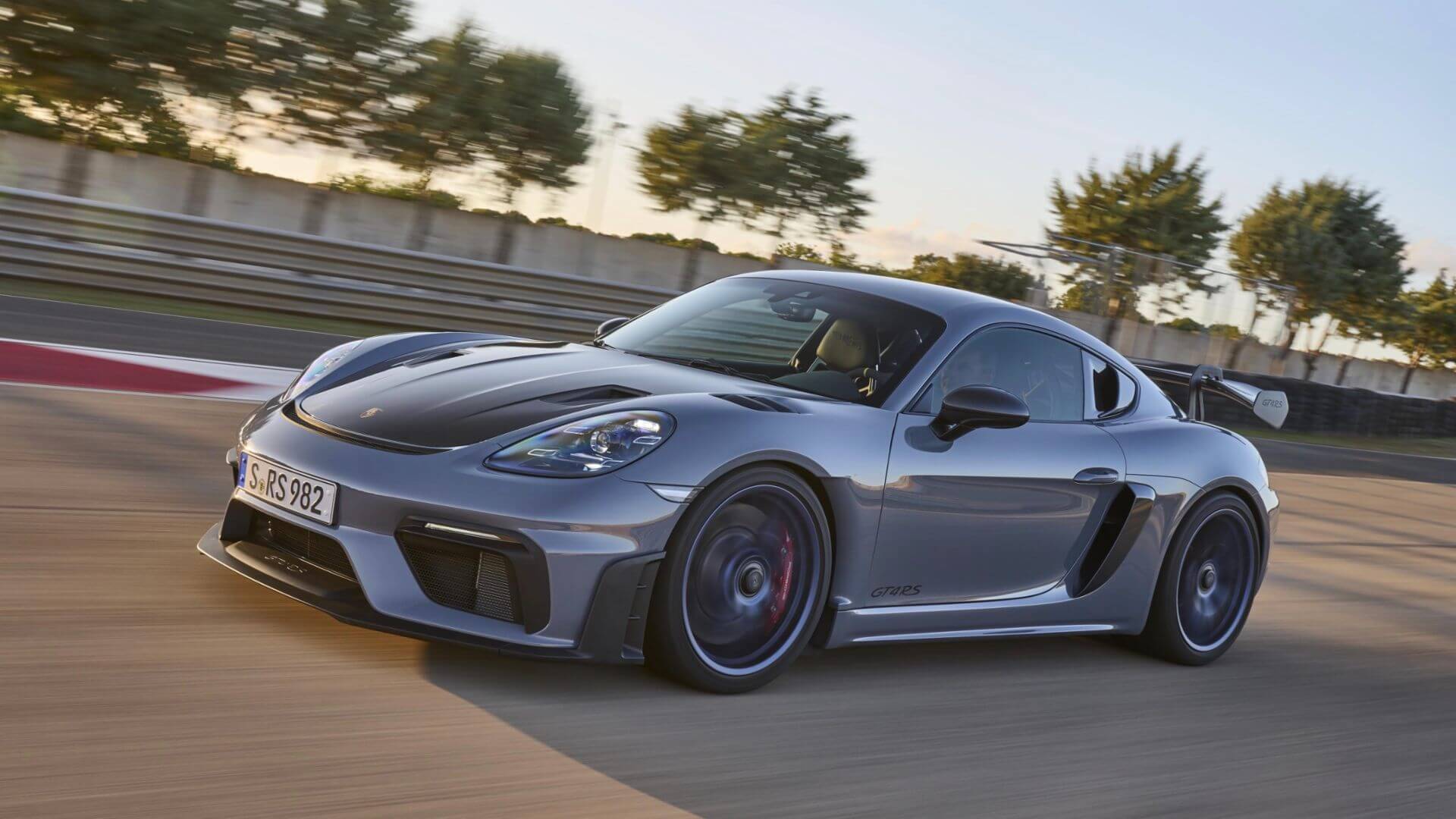 Porsche 718 Cayman GT4 RS: the new street-track fury