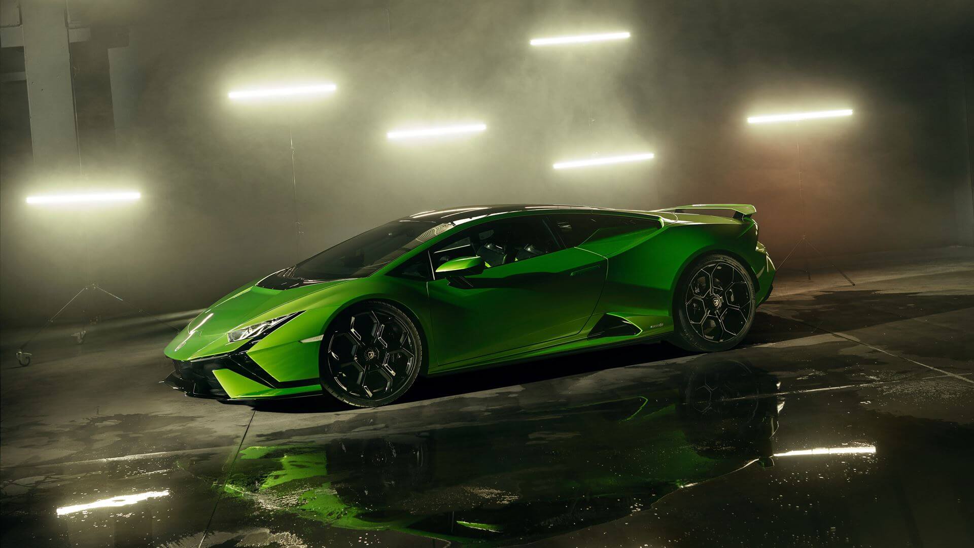 New thrills on the road and on the track: Lamborghini Huracan Tecnica 2022
