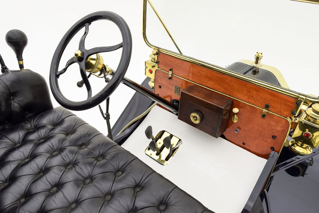The Art of Exquisite Car Interiors: Craftsmanship and Comfort